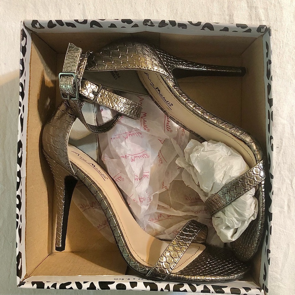 NIB Anne Michelle Elegant Pewter Stiletto Heels Sz 10